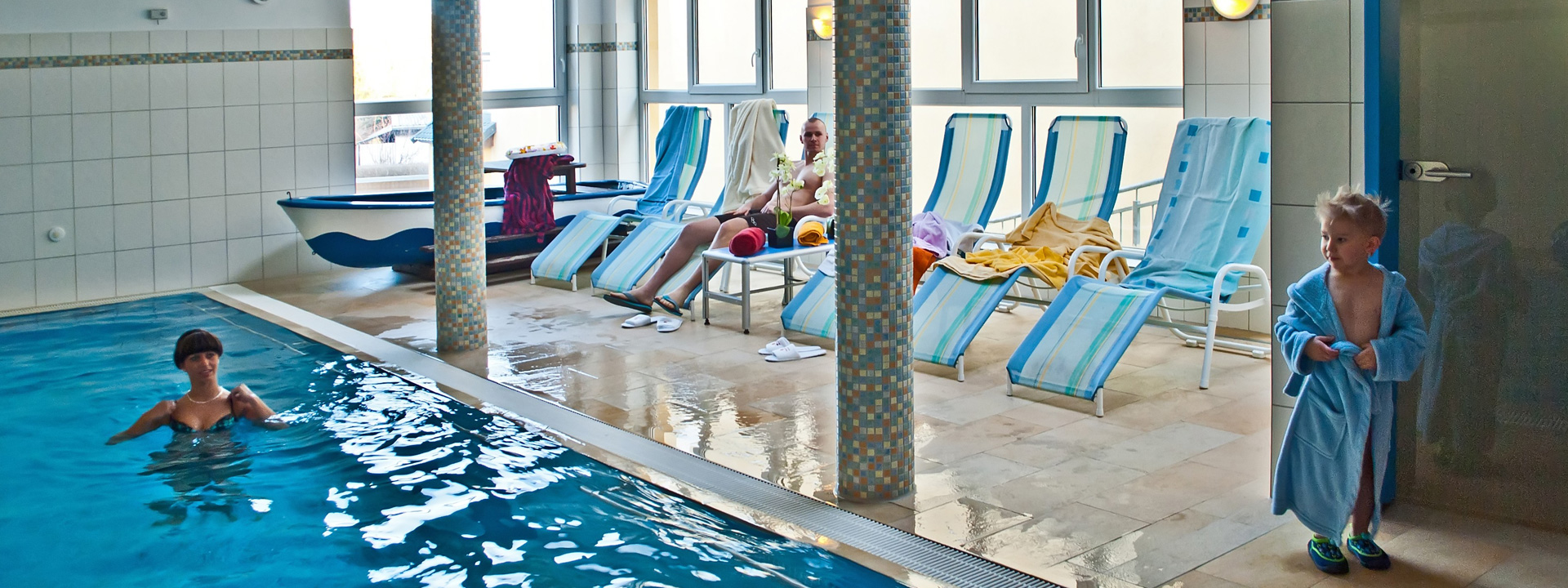 Schwimmbad im Strandhotel Aseleben