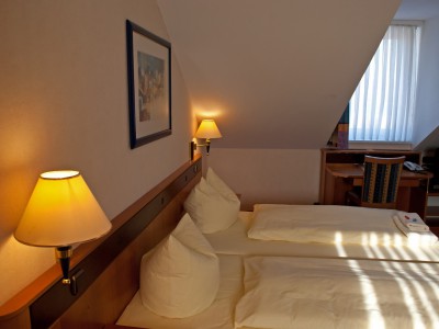 12 Doppelzimmer im Strandhotel Aseleben, davon 6 Zimmer mit getrennten Betten und 3 Zimmer mit Balkon